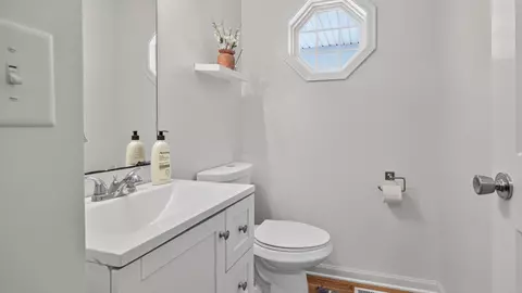 Bath - 2314 Heather Ridge Dr, Normal, IL 61761 photo 1 of 6