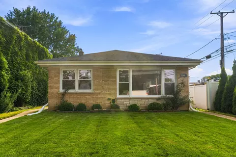 8344 Kedvale Ave, Skokie, IL 60076
