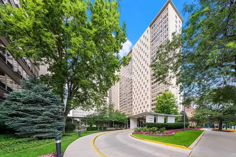 3950 N Lake Shore Dr #1908, Chicago, IL 60613