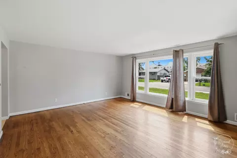 Living - 165 E 2740s Rd, Kankakee, IL 60901 photo 1 of 4