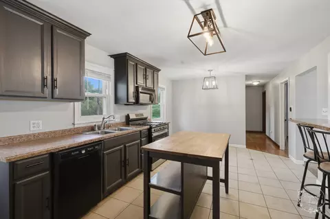 Kitchen - 165 E 2740s Rd, Kankakee, IL 60901 photo 4 of 4