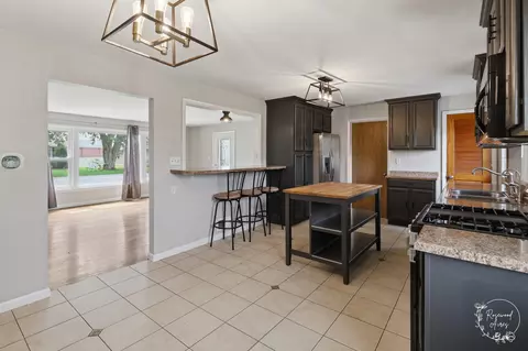 Kitchen - 165 E 2740s Rd, Kankakee, IL 60901 photo 1 of 4
