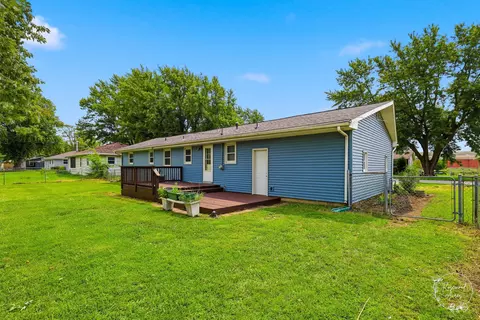 Exterior - 165 E 2740s Rd, Kankakee, IL 60901 photo 3 of 4
