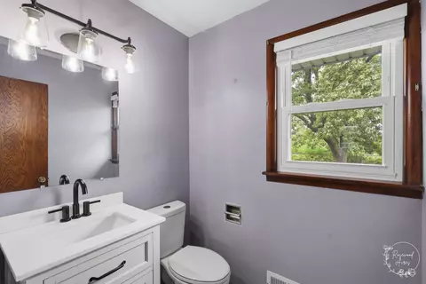Bath - 165 E 2740s Rd, Kankakee, IL 60901 photo 1 of 2
