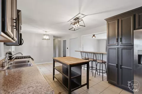Kitchen - 165 E 2740s Rd, Kankakee, IL 60901 photo 3 of 4