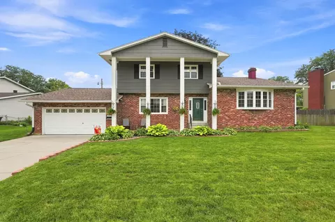 2305 E 32nd St, Davenport, IA 52807
