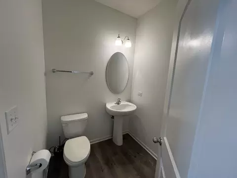 Bath - 27008 Ashgate Xing, Plainfield, IL 60585 photo 1 of 4