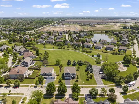 View/Area - 27008 Ashgate Xing, Plainfield, IL 60585 photo 10 of 16