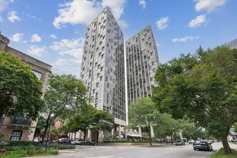 345 W Fullerton Pkwy #1008, Chicago, IL 60614
