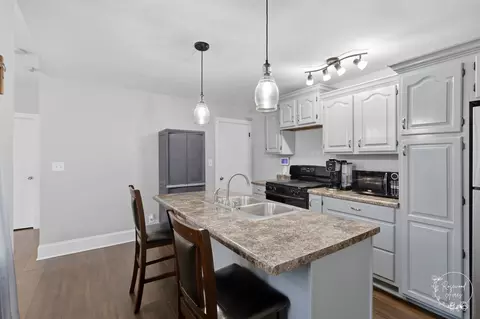 Kitchen - 595 W Bridge St, Kankakee, IL 60901 photo 2 of 4