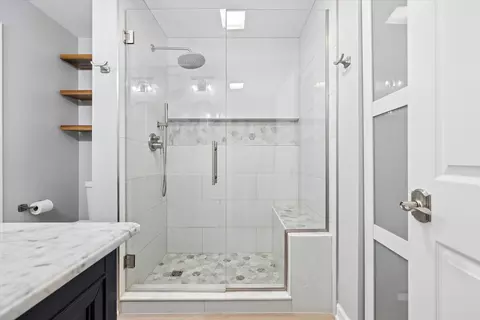 Bath - 93 Pine Cir, Cary, IL 60013 photo 3 of 3