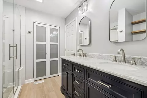 Bath - 93 Pine Cir, Cary, IL 60013 photo 2 of 3