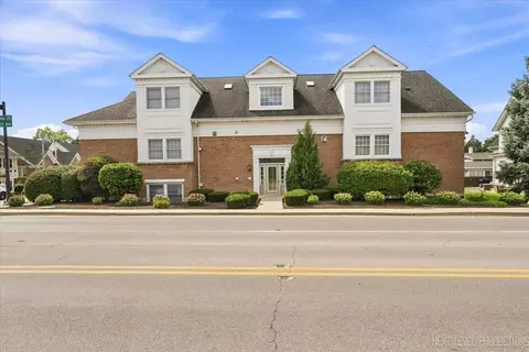 111 S 5th Ave #E, Saint Charles, IL 60174