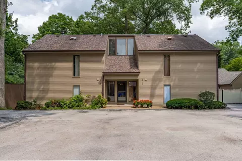 3624 38th St #6, Rock Island, IL 61201