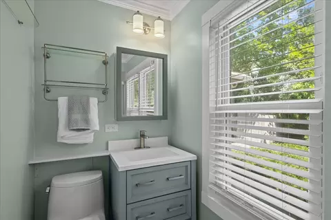 Bath - 262 Maple Hill Rd, Glencoe, IL 60022 photo 1 of 3