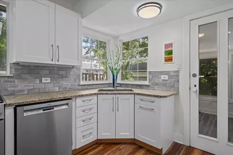 Kitchen - 262 Maple Hill Rd, Glencoe, IL 60022 photo 3 of 4