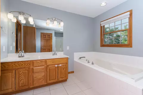 Bath - 1219 Lodge Pole Ln, Normal, IL 61761 photo 2 of 4