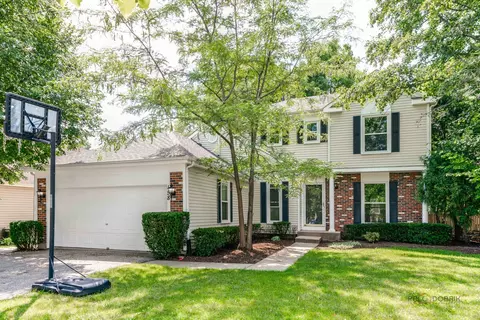 158 N Royal Oak Dr, Vernon Hills, IL 60061
