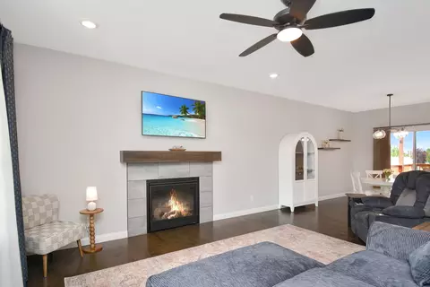 Living - 17 Fedor Cir, Bloomington, IL 61705 photo 6 of 9