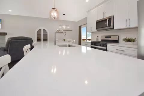 Kitchen - 17 Fedor Cir, Bloomington, IL 61705 photo 7 of 11