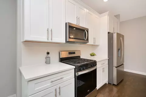 Kitchen - 17 Fedor Cir, Bloomington, IL 61705 photo 4 of 11