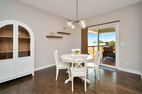 Dining - 17 Fedor Cir, Bloomington, IL 61705 photo 3 of 4