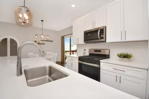 Kitchen - 17 Fedor Cir, Bloomington, IL 61705 photo 6 of 11
