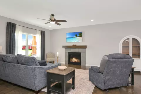 Living - 17 Fedor Cir, Bloomington, IL 61705 photo 2 of 9