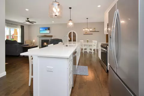 Kitchen - 17 Fedor Cir, Bloomington, IL 61705 photo 9 of 11