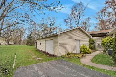 Exterior - 23336 S Kings Rd, Steger, IL 60475 photo 8 of 12
