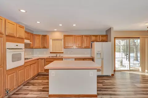 Kitchen - 23336 S Kings Rd, Steger, IL 60475 photo 1 of 3