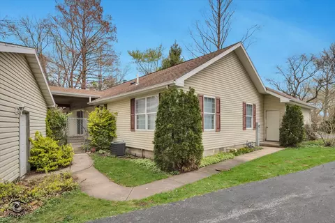 Exterior - 23336 S Kings Rd, Steger, IL 60475 photo 3 of 12