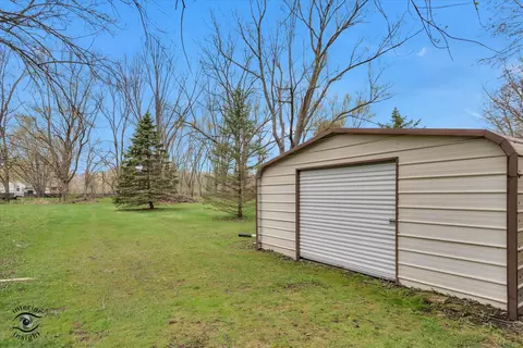 Exterior - 23336 S Kings Rd, Steger, IL 60475 photo 9 of 12