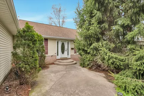 Exterior - 23336 S Kings Rd, Steger, IL 60475 photo 5 of 12