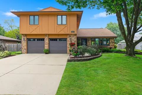 305 S Knollwood Dr, Schaumburg, IL 60193