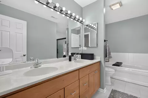 Bath - 50 N Bokelman St #534, Roselle, IL 60172 photo 1 of 3