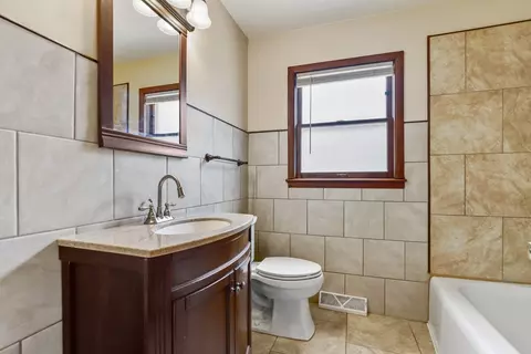 Bath - 14908 Wabash Ave, Dolton, IL 60419 photo 1 of 1