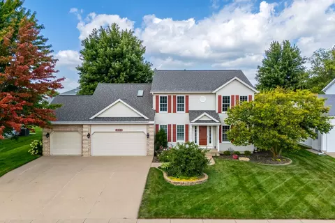 1050 W Davies Ct, Eldridge, IA 52748