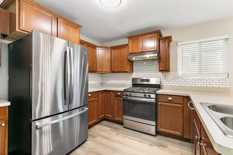 Kitchen - 1753 Ruby Dr, Pingree Grove, IL 60140 photo 2 of 3