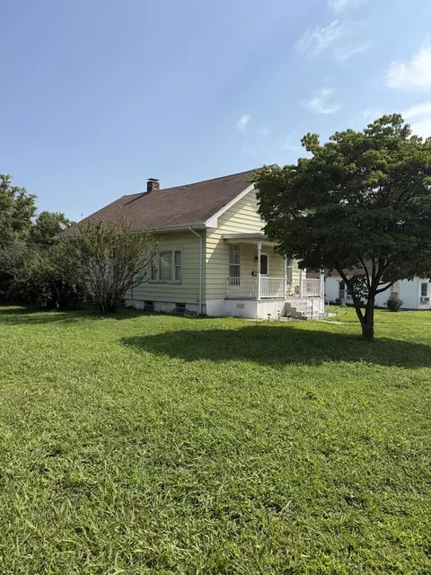 Other - 402 E Keyes St, Du Quoin, IL 62832 photo 1 of 2