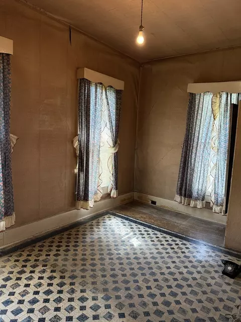 Bedroom - 402 E Keyes St, Du Quoin, IL 62832 photo 1 of 2