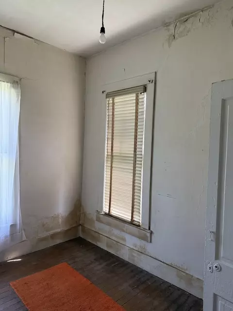 Bedroom - 402 E Keyes St, Du Quoin, IL 62832 photo 2 of 2
