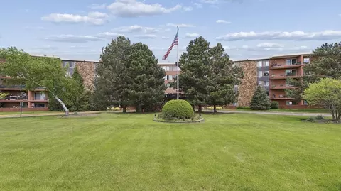 18 E Old Willow Rd #213N, Prospect Heights, IL 60070