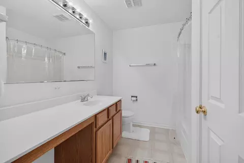 Bath - 3020 Chalkstone Ave, Elgin, IL 60124 photo 5 of 5