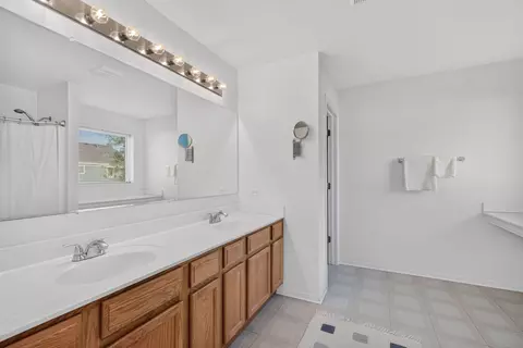 Bath - 3020 Chalkstone Ave, Elgin, IL 60124 photo 2 of 5
