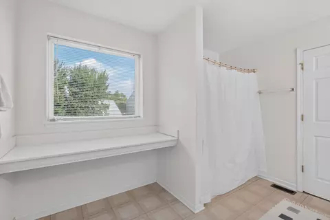 Bath - 3020 Chalkstone Ave, Elgin, IL 60124 photo 4 of 5