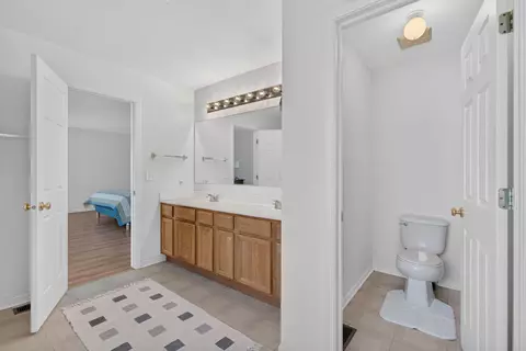 Bath - 3020 Chalkstone Ave, Elgin, IL 60124 photo 3 of 5