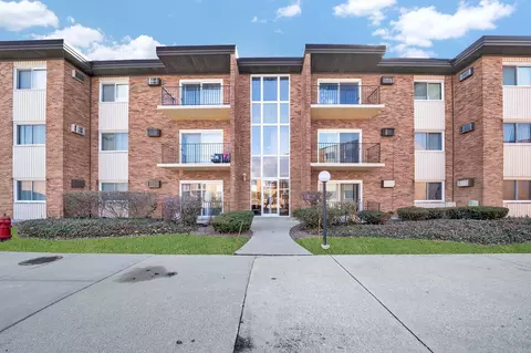 4112 W 98th St #102, Oak Lawn, IL 60453
