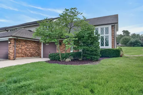 510 N Thornwood Dr #510, Mchenry, IL 60050