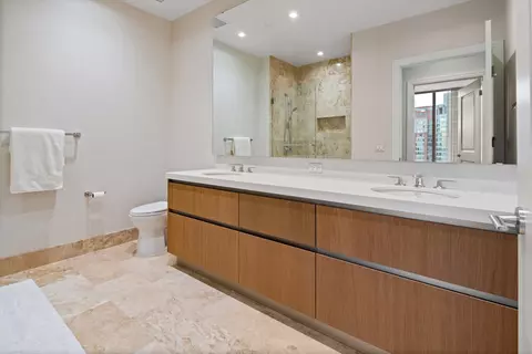 Bath - 363 E Wacker Dr #1906, Chicago, IL 60601 photo 4 of 5